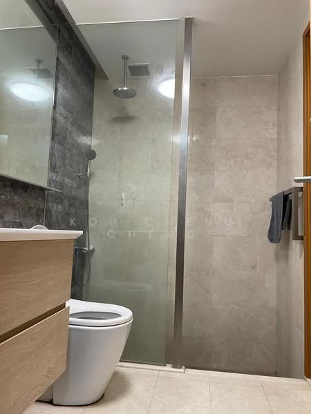 Watertown Condominium For Sale at S$ 950,000 | PropertyGuru Singapore - Bathroom