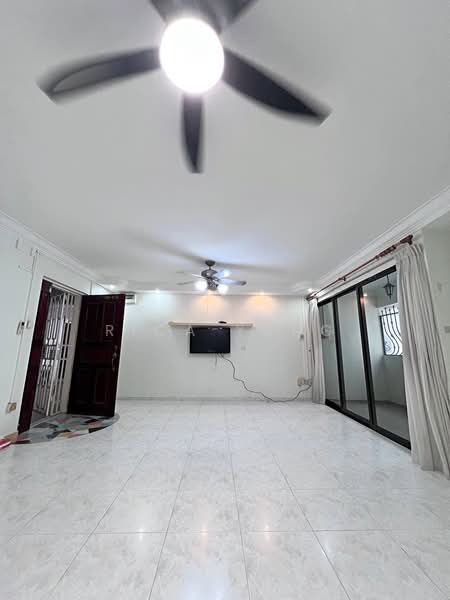 121A Rivervale Drive HDB Flat For Sale at S$ 630,000 | PropertyGuru Singapore - Living Room