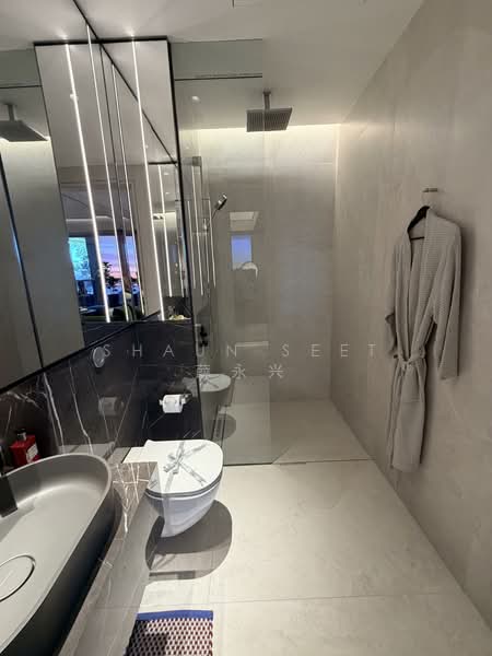 W Residences Marina View - Singapore Condominium For Sale at S$ 4,000,000 | PropertyGuru Singapore - Bathroom
