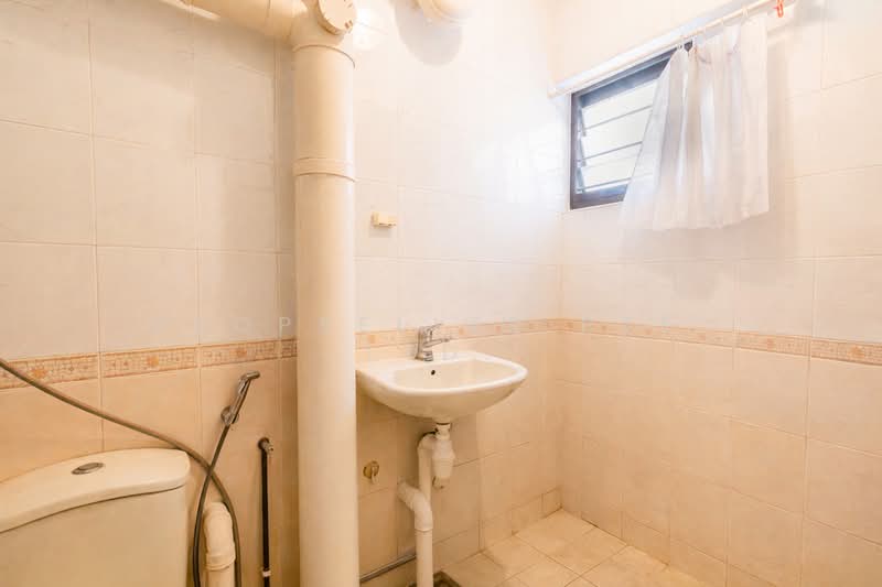 7 Haig Road HDB Flat For Sale at S$ 820,000 | PropertyGuru Singapore - Bathroom