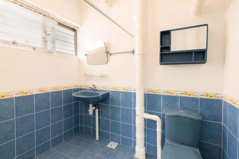 7 Haig Road HDB Flat For Sale at S$ 820,000 | PropertyGuru Singapore - Bathroom