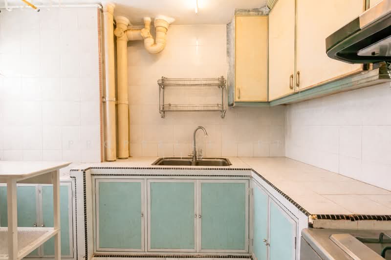 7 Haig Road HDB Flat For Sale at S$ 820,000 | PropertyGuru Singapore - Kitchen