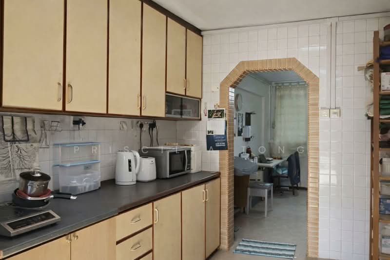 501 Bukit Batok Street 52 HDB Flat For Sale at S$ 398,000 | PropertyGuru Singapore - Kitchen