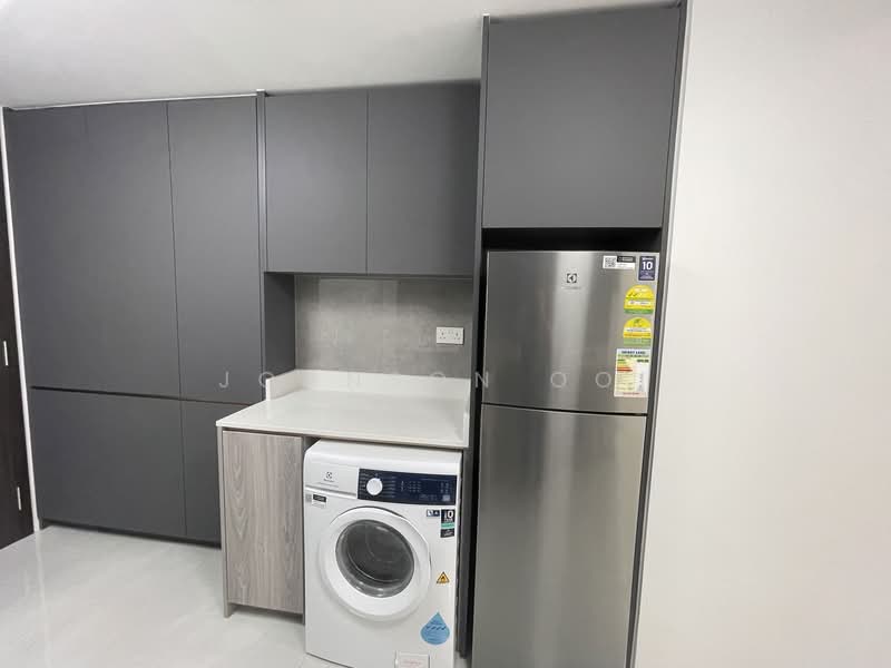 Riverfront Residences Condominium For Sale at S$ 1,350,000 | PropertyGuru Singapore - Kitchen