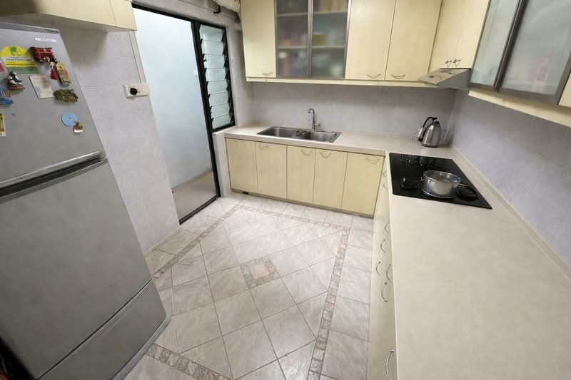 892A Tampines Avenue 8 HDB Flat For Sale at S$ 950,000 | PropertyGuru Singapore - Kitchen