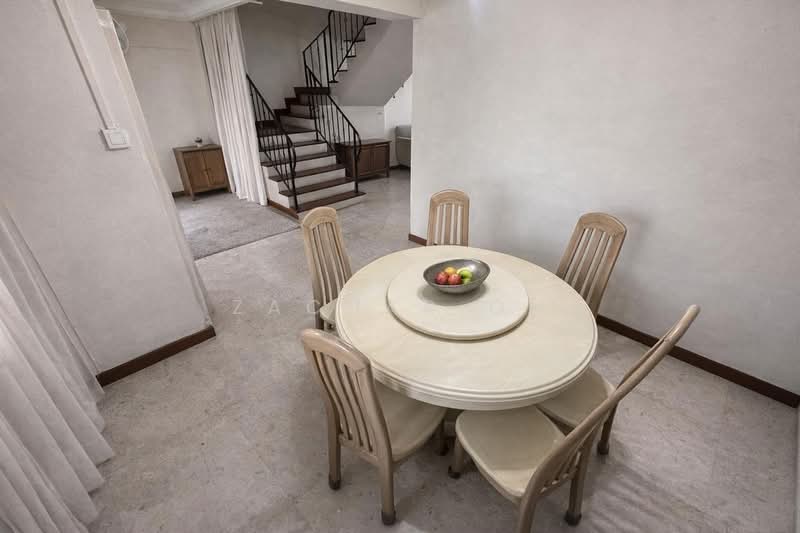 892A Tampines Avenue 8 HDB Flat For Sale at S$ 950,000 | PropertyGuru Singapore - Dining Room