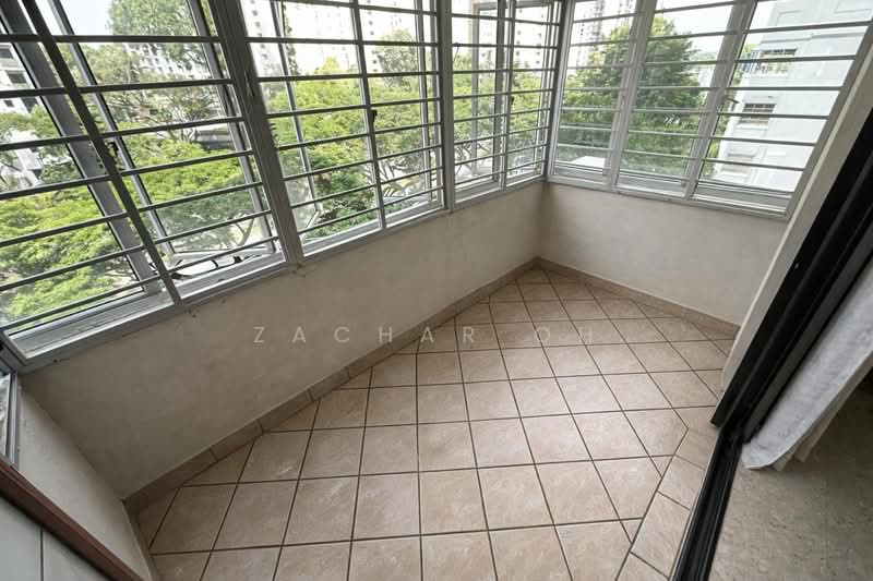 892A Tampines Avenue 8 HDB Flat For Sale at S$ 950,000 | PropertyGuru Singapore - Balcony