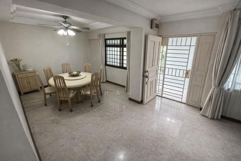 892A Tampines Avenue 8 HDB Flat For Sale at S$ 950,000 | PropertyGuru Singapore - Dining Room