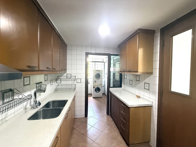 Central Grove Condominium For Sale at S$ 1,590,000 | PropertyGuru Singapore - Kitchen