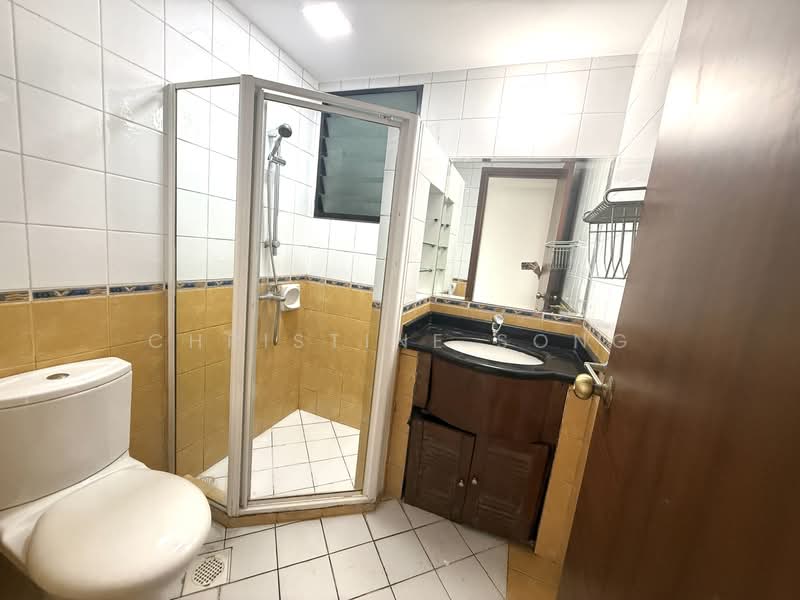 Central Grove Condominium For Sale at S$ 1,590,000 | PropertyGuru Singapore - Bathroom