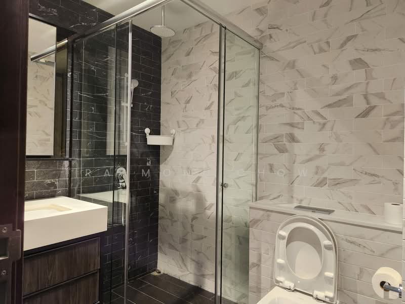 Mayfair Modern Condominium For Sale at S$ 1,890,000 | PropertyGuru Singapore - Bathroom