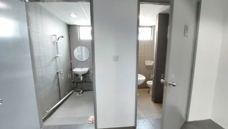 LHK2 Building, 76 Playfair Road, 2,583 sqft, Light Industrial (B1) For Rent, by Gerald Gasper, 500089530 - Bathroom - CommercialGuru.com.sg