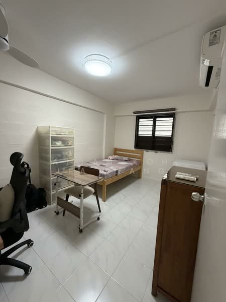 308 Clementi Avenue 4 HDB Flat For Sale at S$ 448,000 | PropertyGuru Singapore - Bedroom