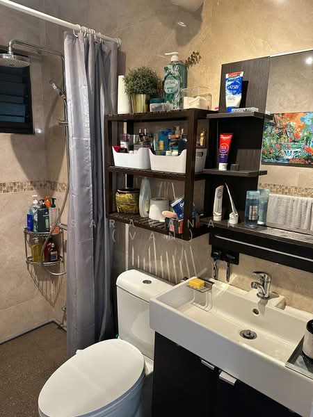 787 Yishun Ring Road HDB Flat For Sale at S$ 790,000 | PropertyGuru Singapore - Bathroom