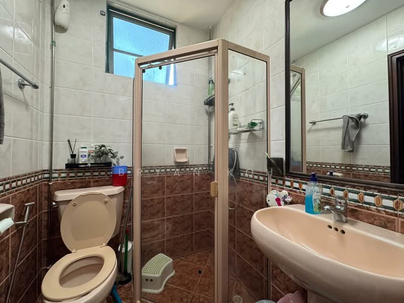 Tanglin Regency Condominium For Sale at S$ 2,080,000 | PropertyGuru Singapore - Bathroom