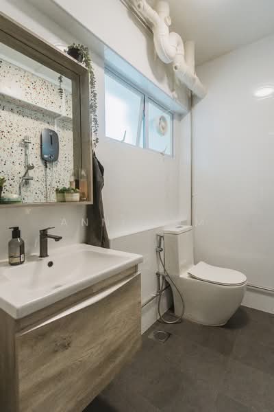 496D Tampines Avenue 9 HDB Flat For Sale at S$ 948,888 | PropertyGuru Singapore - Bathroom