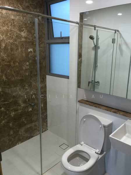 Eight Courtyards, 2 Canberra Drive, 2 Bedrooms, 753 sqft, Condominium For Rent, by Lacilia Lau, 500089587 - Bathroom - PropertyGuru.com.sg