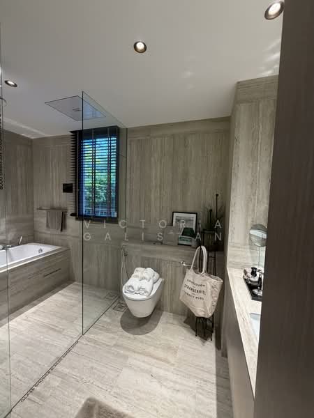 River Modern Condominium For Sale at S$ 5,995,000 | PropertyGuru Singapore - Bathroom