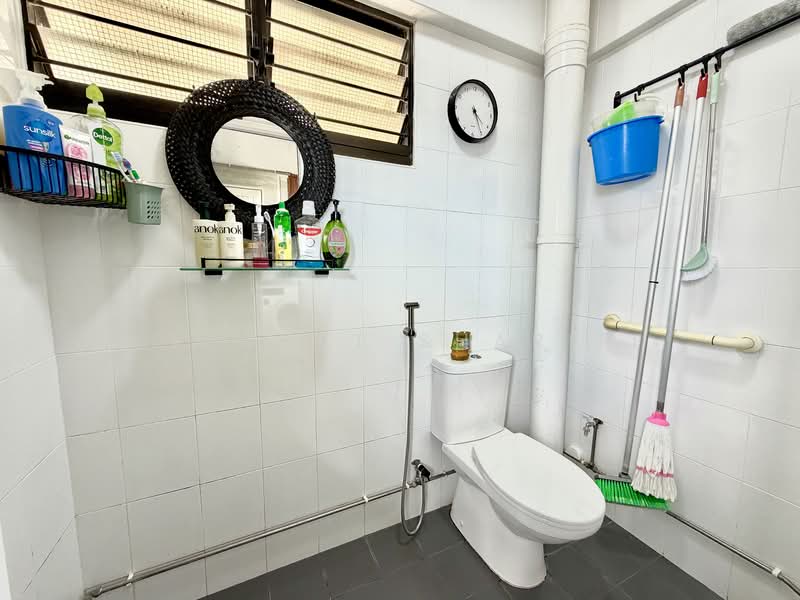 149 Bedok Reservoir Road HDB Flat For Sale at S$ 590,000 | PropertyGuru Singapore - Bathroom