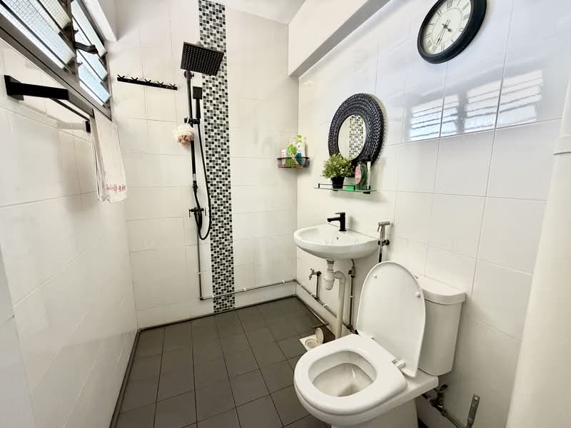 149 Bedok Reservoir Road HDB Flat For Sale at S$ 590,000 | PropertyGuru Singapore - Bathroom
