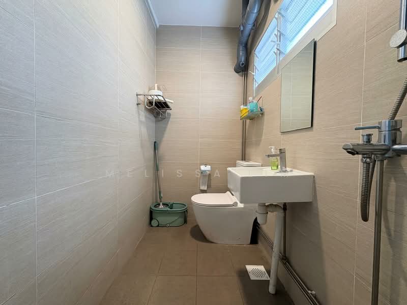 228 Pasir Ris Street 21, 228 Pasir Ris Street 21, Room Rental, 12 sqft, HDB Flat For Rent, by Melissa Lim, 500089610 - Bathroom - PropertyGuru.com.sg