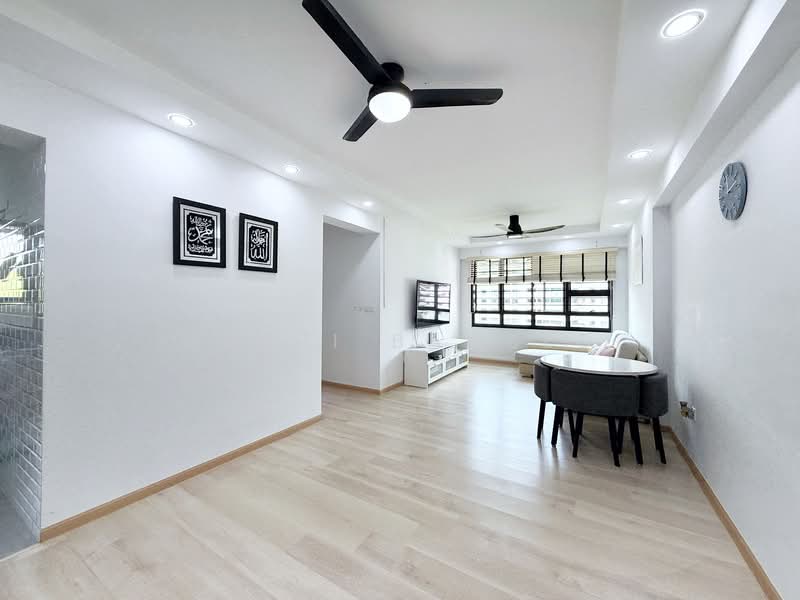 550A Segar Road HDB Flat For Sale at S$ 645,000 | PropertyGuru Singapore - Living Room