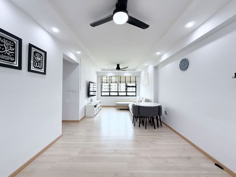 550A Segar Road HDB Flat For Sale at S$ 645,000 | PropertyGuru Singapore - Living Room