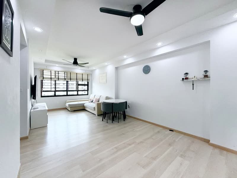 550A Segar Road HDB Flat For Sale at S$ 645,000 | PropertyGuru Singapore - Living Room