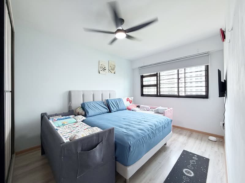 550A Segar Road HDB Flat For Sale at S$ 645,000 | PropertyGuru Singapore - Bedroom