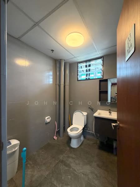 Oxley BizHub, 71 Ubi Road 1, 100 sqft, Light Industrial (B1) For Rent, by John Chong, 500089614 - Bathroom - CommercialGuru.com.sg