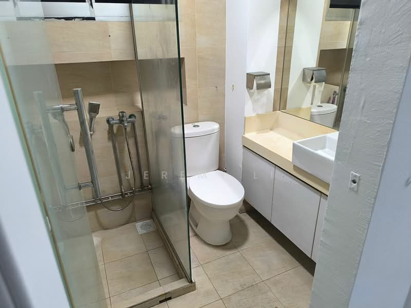 272 Pasir Ris Street 21 HDB Flat For Sale at S$ 600,000 | PropertyGuru Singapore - Bathroom