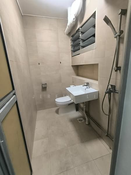 272 Pasir Ris Street 21 HDB Flat For Sale at S$ 600,000 | PropertyGuru Singapore - Bathroom