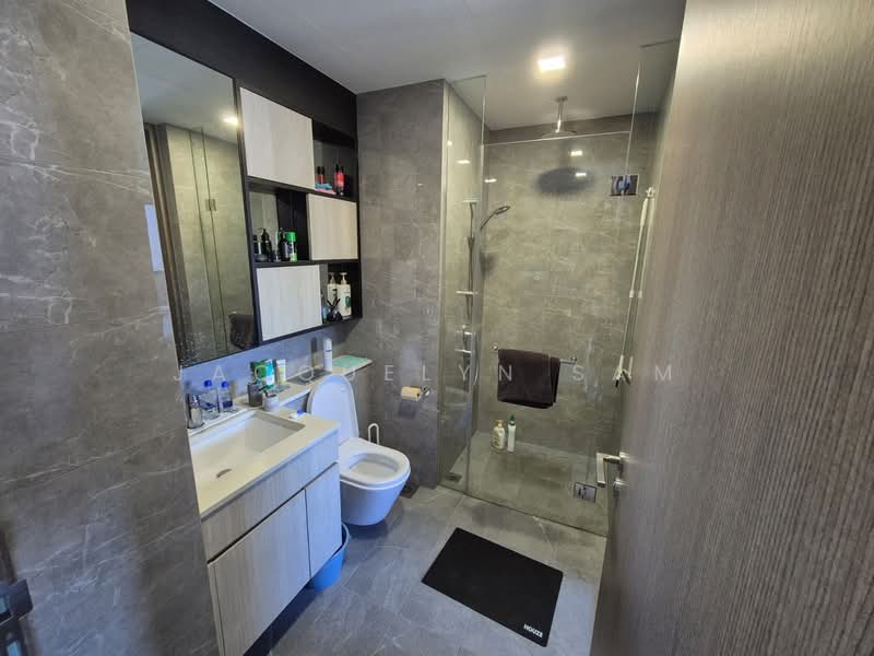 Kent Ridge Hill Residences Condominium For Sale at S$ 1,200,000 | PropertyGuru Singapore - Bathroom