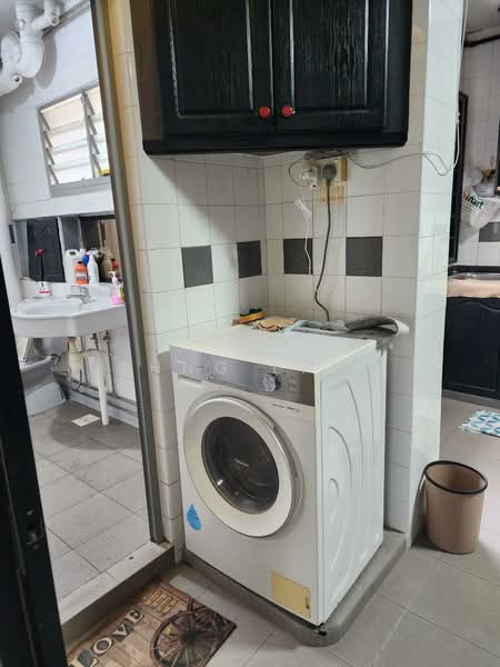 842 Jurong West Street 81, 842 Jurong West Street 81, Room Rental, 100 sqft, HDB Flat For Rent, by Thng Lisa, 500089659 - Kitchen Washing machine - PropertyGuru.com.sg