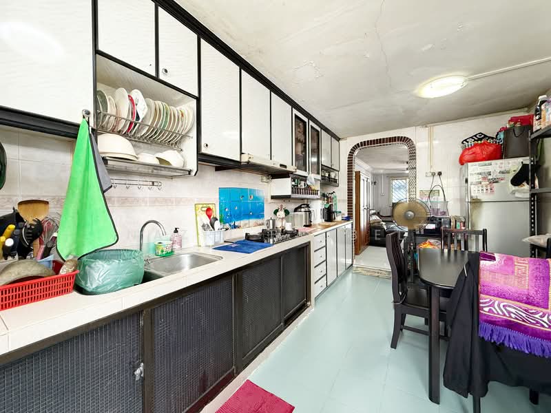 423 Bukit Batok West Avenue 2 HDB Flat For Sale at S$ 388,000 | PropertyGuru Singapore - Kitchen