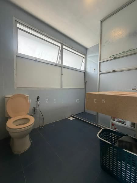 Mandalay Towers Condominium For Sale at S$ 4,180,000 | PropertyGuru Singapore - Bathroom