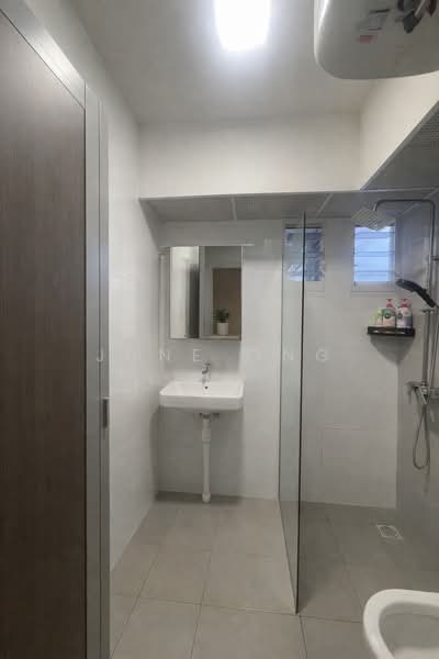 619A Tampines Street 61 HDB Flat For Sale at S$ 850,000 | PropertyGuru Singapore - Bathroom