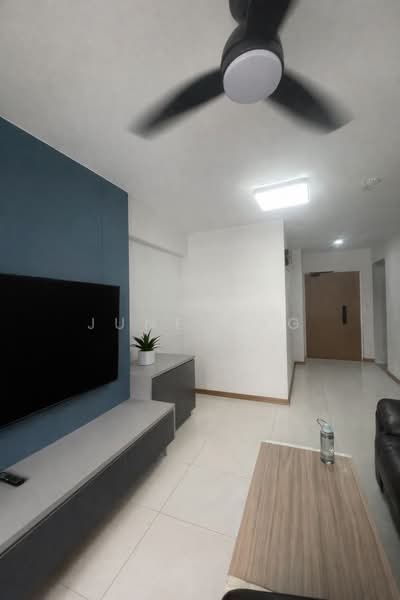 619A Tampines Street 61 HDB Flat For Sale at S$ 850,000 | PropertyGuru Singapore - Living Room