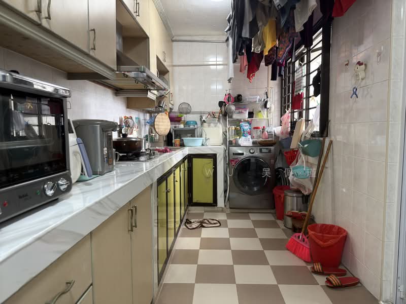 194 Bishan Street 13 HDB Flat For Sale at S$ 1,070,000 | PropertyGuru Singapore - Kitchen