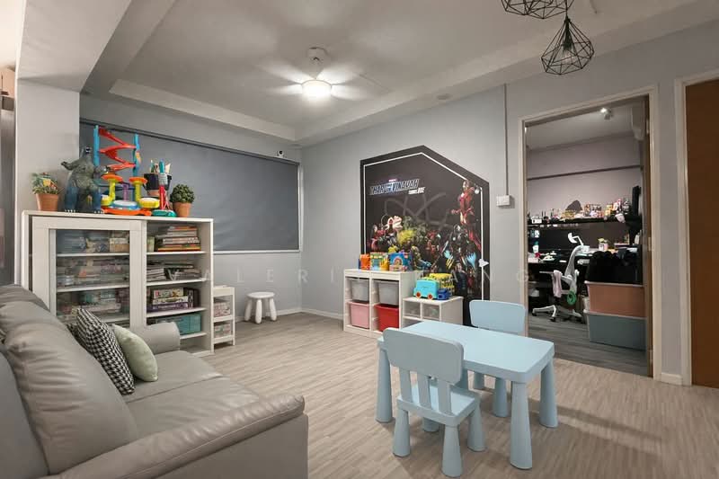 607 Senja Road HDB Flat For Sale at S$ 930,000 | PropertyGuru Singapore - Living Room