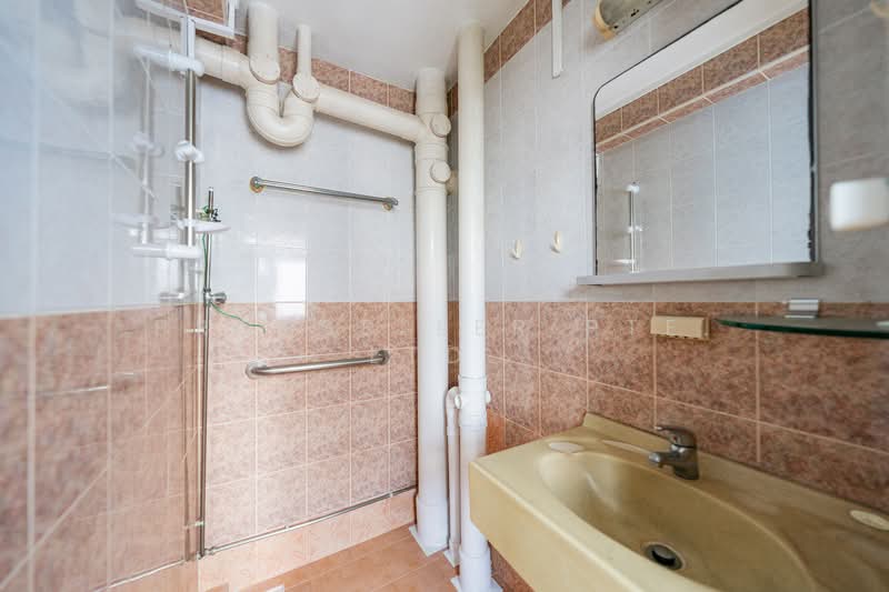 26 Bendemeer Road HDB Flat For Sale at S$ 515,000 | PropertyGuru Singapore - Bathroom