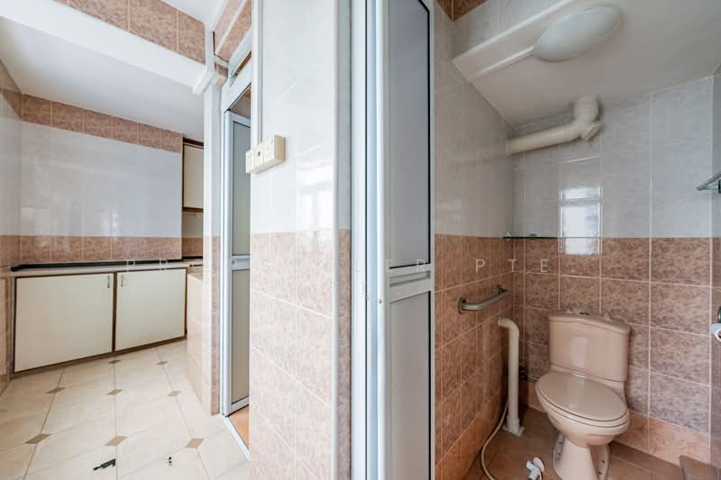 26 Bendemeer Road HDB Flat For Sale at S$ 515,000 | PropertyGuru Singapore - Bathroom