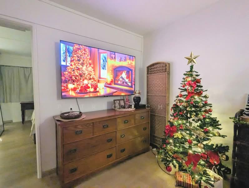 305 Ubi Avenue 1 HDB Flat For Sale at S$ 599,000 | PropertyGuru Singapore - Living Room