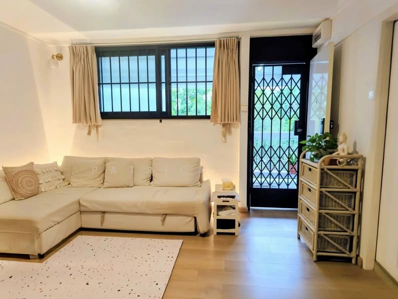 305 Ubi Avenue 1 HDB Flat For Sale at S$ 599,000 | PropertyGuru Singapore - Living Room