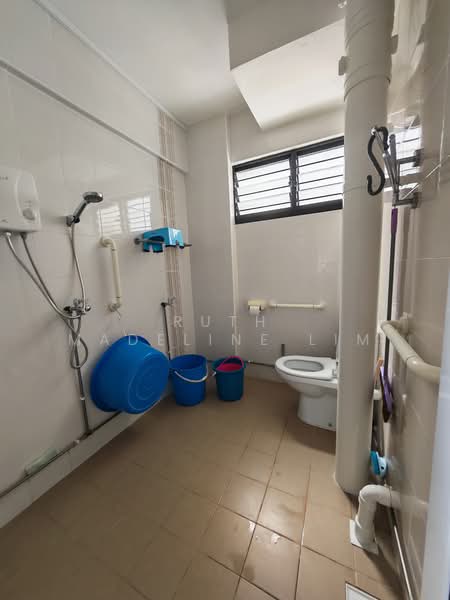 124 Geylang East Avenue 1, 124 Geylang East Avenue 1, Room Rental, 100 sqft, HDB Flat For Rent, by Ruth Madeline Lim, 500089709 - Bathroom - PropertyGuru.com.sg