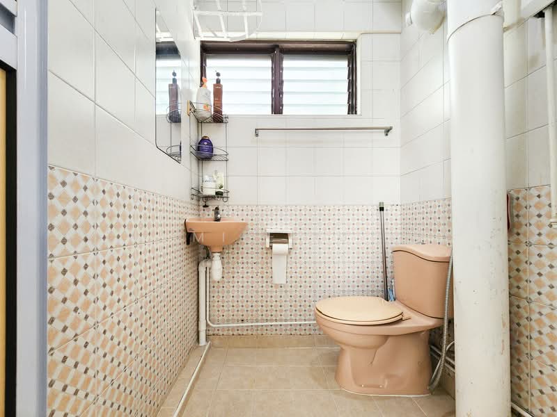 406 Hougang Avenue 10, 406 Hougang Avenue 10, 3 Bedrooms, 980 sqft, HDB Flat For Sale, by Mike Xu, 500089716 - Bathroom - PropertyGuru.com.sg