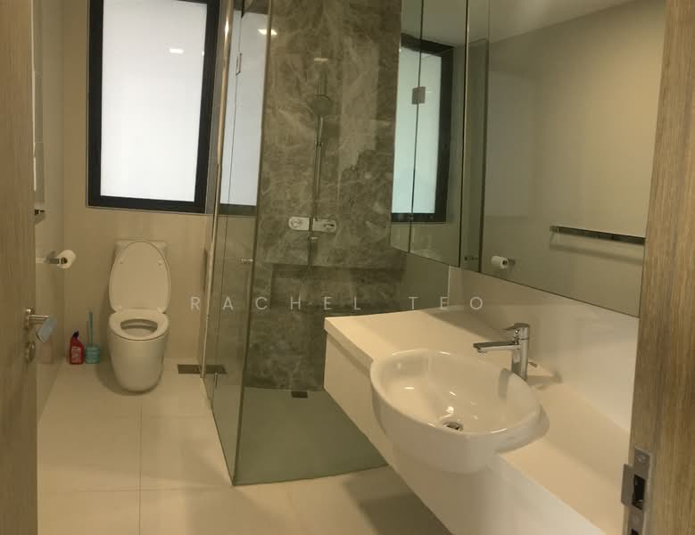 d'Leedon (Former Farrer Court) Condominium For Sale at S$ 1,388,000 | PropertyGuru Singapore - Bathroom