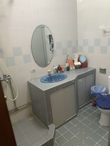 222 Bishan Street 23 HDB Flat For Sale at S$ 1,198,000 | PropertyGuru Singapore - Bathroom