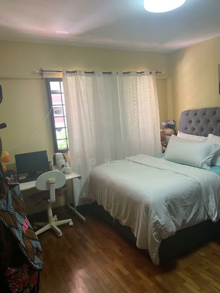 222 Bishan Street 23 HDB Flat For Sale at S$ 1,198,000 | PropertyGuru Singapore - Bedroom
