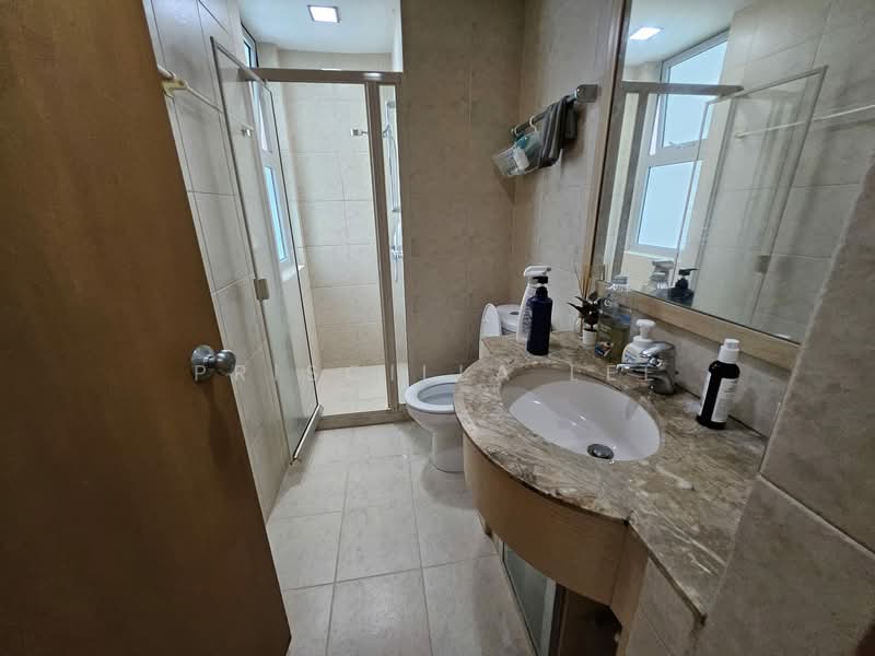 Hillview Regency, 26 Bukit Batok East Avenue 2, Room Rental, 150 sqft, Condominium For Rent, by Priscilla Lee, 500089749 - Bathroom - PropertyGuru.com.sg